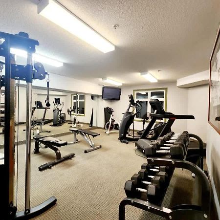 W118 New! Central Canmore- Light Industrial Hotel Room Esterno foto